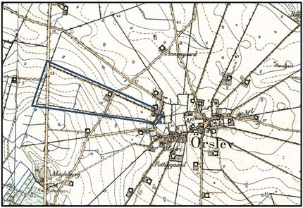 Gårdene i Ørslev blev udskiftet af to omgange. De første gårde blev udskiftet i 1782 og resten blev udskiftet i 1798. Skebækgård hørte til de gårde der blev udskiftet i 1798 og på dette ældre kort ses den marklod gården fik tildelt.
