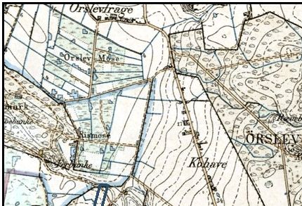 Ørslev Kohave var oprindeligt et fælles græsningsoverdrev for Ørslev, men i 1810 blev Kohaven udskiftet. Gårdene fik tildelt enten en eller to lodder. De to lodder som Skebækgården fik tildelt er markeret på dette ældre kort.