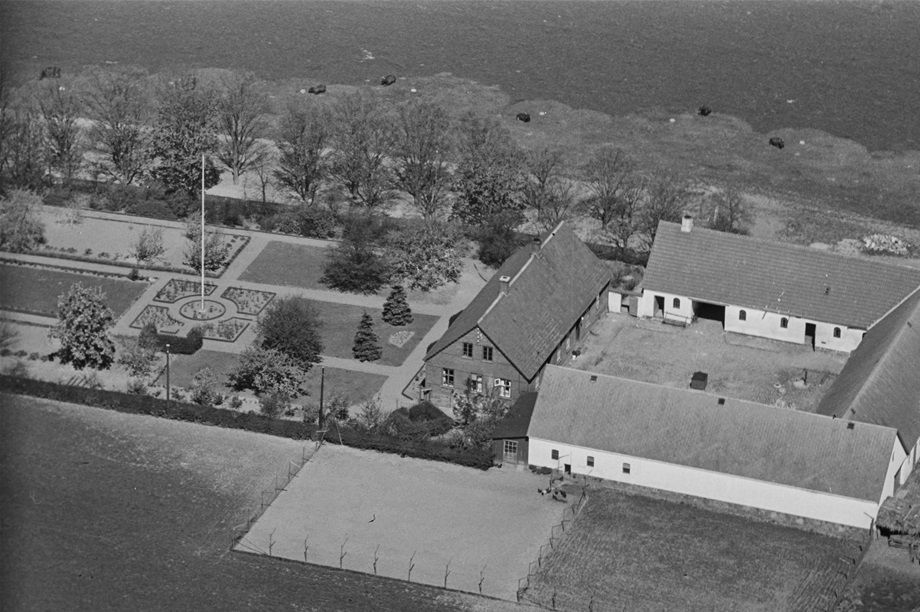 Bakkegården som den så ud 1936-38. Det Kongelige Bibliotek, Sylvest Jensen Luftfoto.