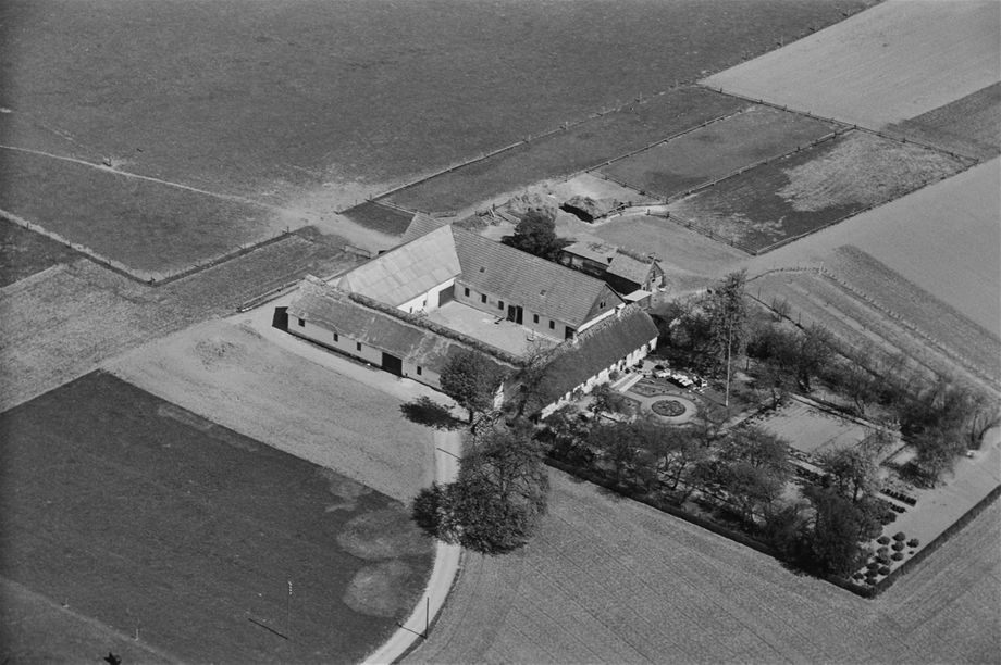 Kirkebjerggård som den så ud i 1936-38. Det Kongelige Bibliotek, Sylvest Jensen Luftfoto.