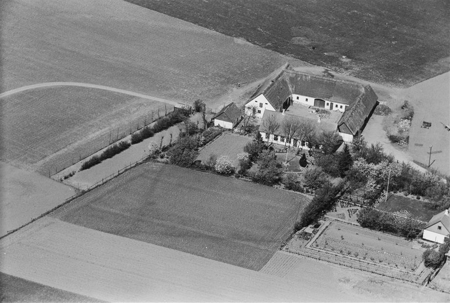 Lillevangsgården som den så ud 1936-38. Det Kongelige Bibliotek, Sylvest Jensen Luftfoto.